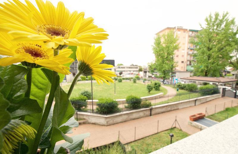 Hq Aparthotel Milano Inn - Smart Suites Cinisello Balsamo Dış mekan fotoğraf